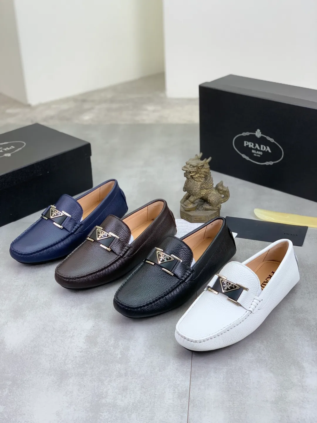 Men's Men's Shoes 💰P380💰【New Style】🆘 🔥🆕【PRADA】Prada Hong Kong high-quality pea shoes. Loaf style for lazy people. This fabric is made of 🇮🇹 imported top-grade Italian first-layer cowhide➕full first-layer pigskin lining. The lining is more high-end. The original non-slip and wear-resistant rubber outsole is the only choice for driving. Size: 38-45 4️⃣colors available